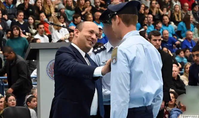 השר בנט במסדר כנפיים, אתמול