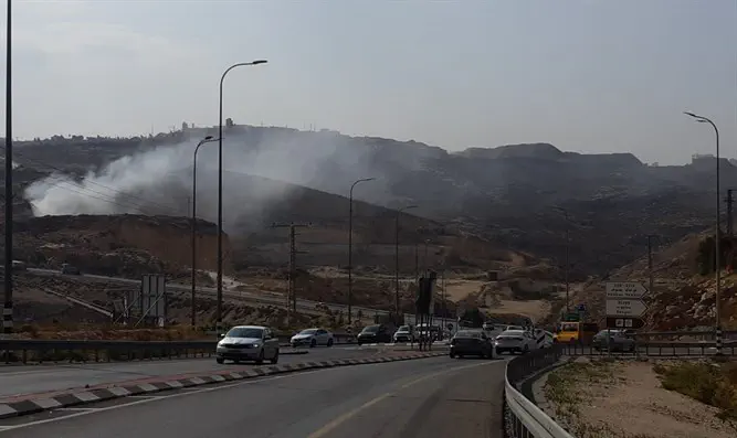 שריפת פסולת סמוך למעבר מכמש בבנימין