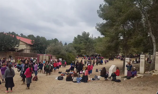 חניכות אריאל ביער להב