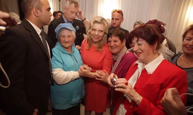 שרה נתניהו עם ניצולות השואה, הערב