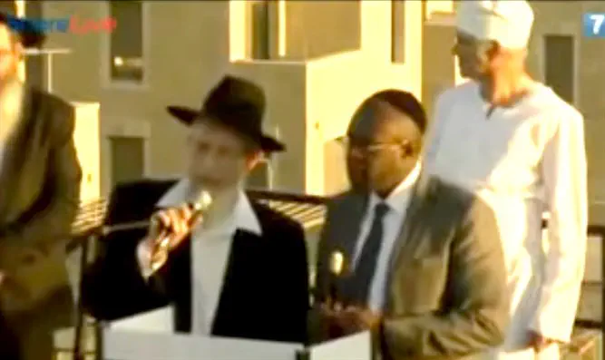 המלך אָיִי עם הרב