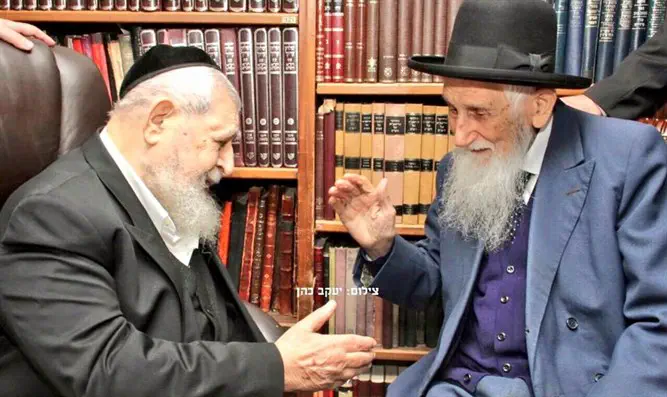 הרב שלוש עם הרב עובדיה יוסף