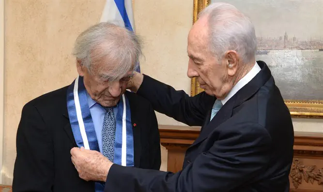 הענקת אות הנשיא לאלי ויזל ב-2013