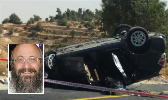 הרב מיכאל מרק הי"ד על רקע זירת הפיגוע