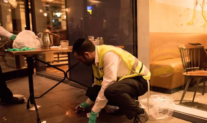 זירת הפיגוע במתחם שרונה