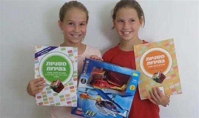 טליה וחרות גנטק עם הפרסים