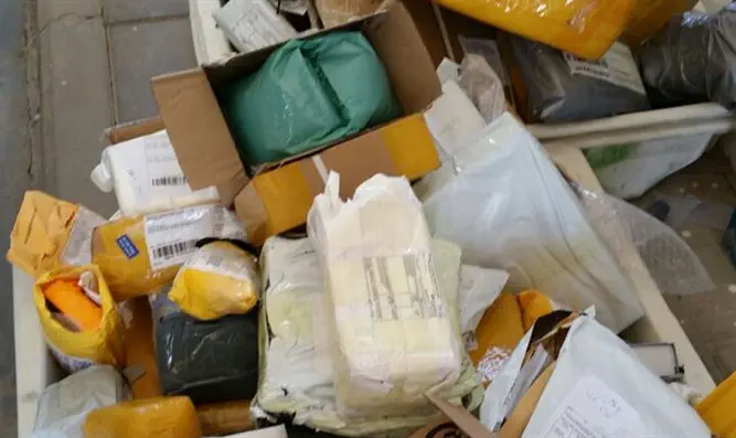 חלק מהחבילות שנתפסו