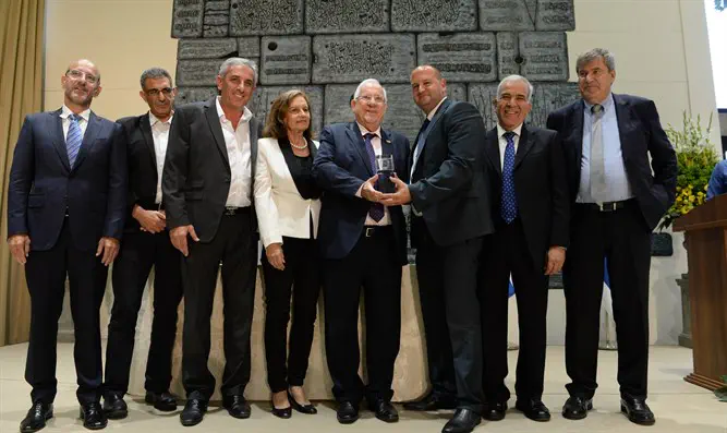 אות הכבוד לפועל כפר סבא