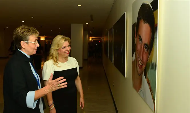 תערוכת הציורים של הדר הי"ד באו"ם