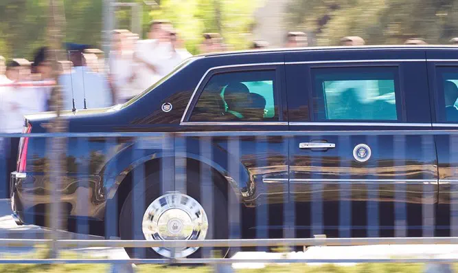 אובמה ברכב השרד