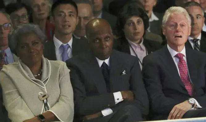 ברזיל (משמאל) עם איש העסקים ורנון ג'ורדן וביל קלינטון