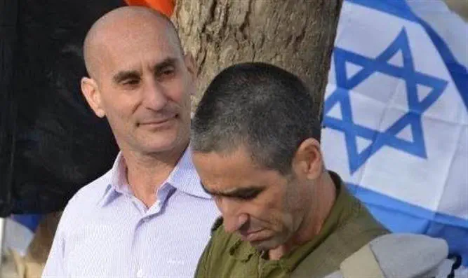 אל"מ רז שגיא (משמאל)