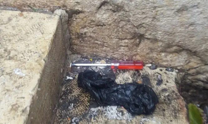 המברג בזירת הפיגוע