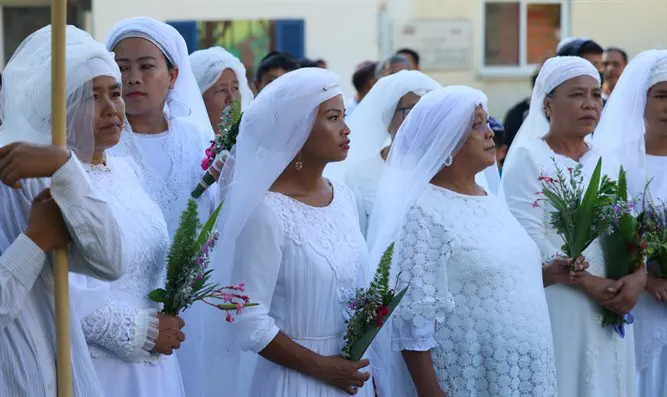 Bnei Menashe (re)marry in traditional clothing - Shavei Israel