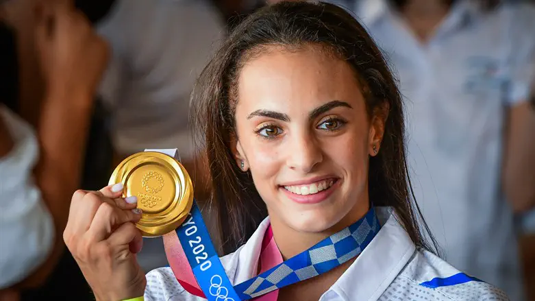 Linoy Ashram wins gold, 2 silver medals in European Gymnastics Championship  –