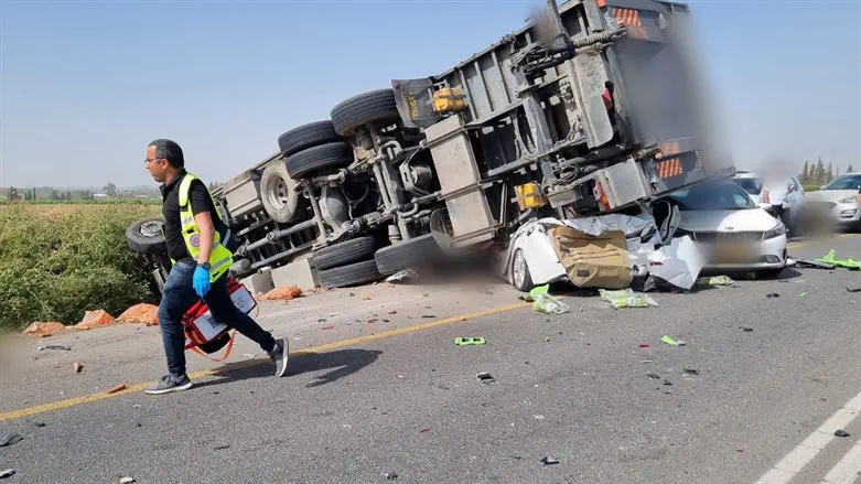 3 killed 6 hurt in traffic accident near Ashdod Israel National