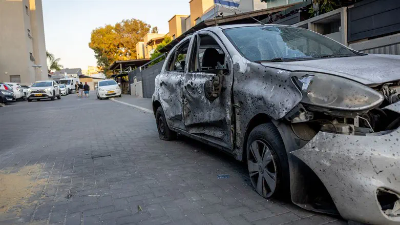 Terrorist who was barricaded in Sderot police station escapes