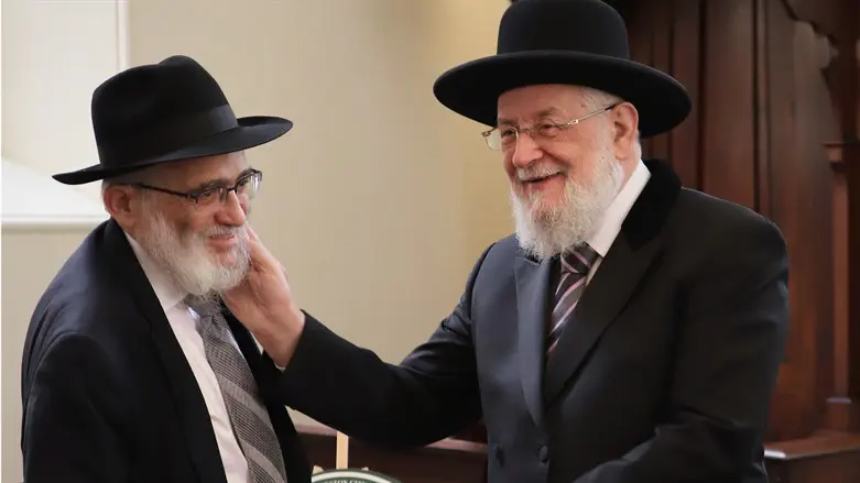 Tasmania synagogue gets rare visit from former chief rabbi