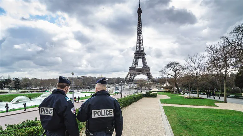 Jewish woman kidnapped and raped in Paris suburb