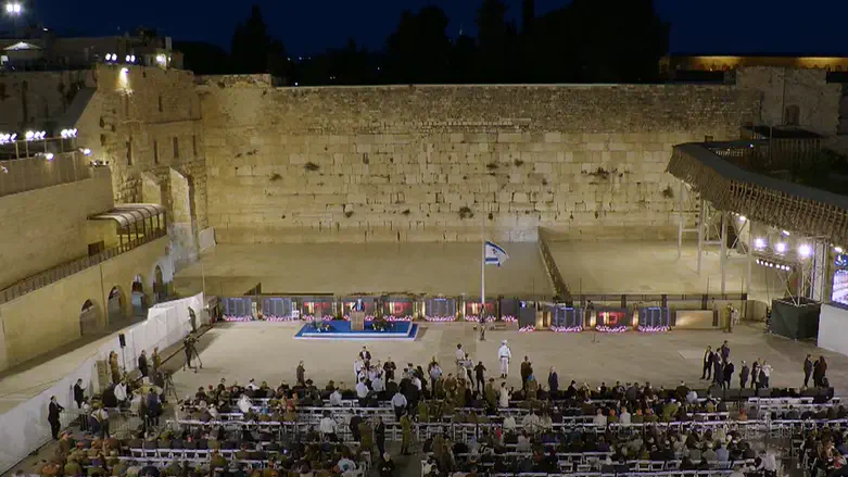 Memorial Day commemorations begin at the Western Wall