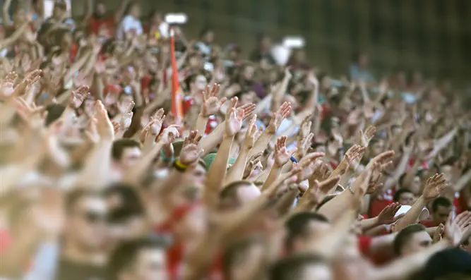 Watch: England fans riot after soccer finals loss | Israel National News