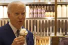 Байден ел мороженое, рассказывая о возможной сделке. Видео