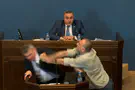 Спорный закон вызвал драку в парламенте Грузии. Видео