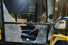 תיעוד: נהג אוטובוס הותקף באלימות; 3 נעצרו