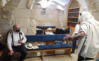 Watch: Jonathan Pollard prays at Tomb of Prophet Samuel