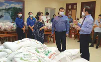 Vietnam: Israeli Embassy distributes food to needy families