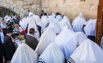 Thousands gather at Western Wall for Priestly Blessing