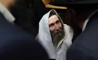 Leading haredi rabbi’s velvet robe on auction