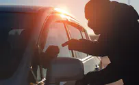 רכב ישראלי נשדד בקלקיליה - הנהג נפצע קל