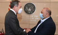 На что надеется посол США, встречаясь с Мансуром Аббасом