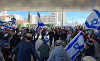 Тысячи молодых евреев идут маршем к Кнессету