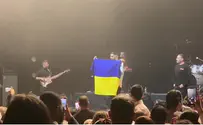 Видео из Нью-Йорка: Эден Хасон с украинским флагом