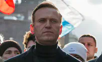 Navalny mourners clash with police