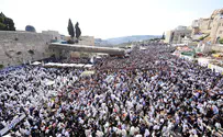 Thousands attend Priestly Blessing at Western Wall