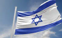 לאחר שנתלשו, דגלי ישראל נתלו מחדש בעיר