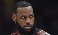 LeBron James makes historic 40,000th career point