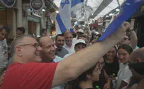 Barkat received with love at Mahane Yehuda Market