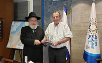 Tel Aviv mayor celebrates his birthday with Chabad