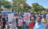 Residents of Judea & Samaria protest outside DM's home