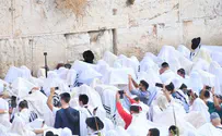Thousands attend annual Priestly Blessing at the Western Wall