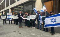 Евреи протестуют перед лондонским офисом Netflix