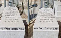 Надгробия на могилах детей - жертв автомобильного теракта