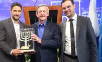 Dr. Robert Jeffress receives Friends of Zion Award 