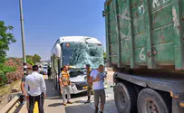 31 נפצעו בתאונה בין אוטובוס למשאית