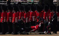 Three British soldiers faint from London heat
