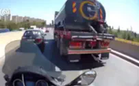 Погоня полицейского на мотоцикле за водителем грузовика